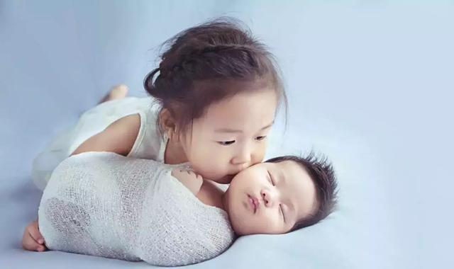 家有二娃如何能做和睦宝宝？听金豆哥哥、小鹿姐姐讲童年趣事~