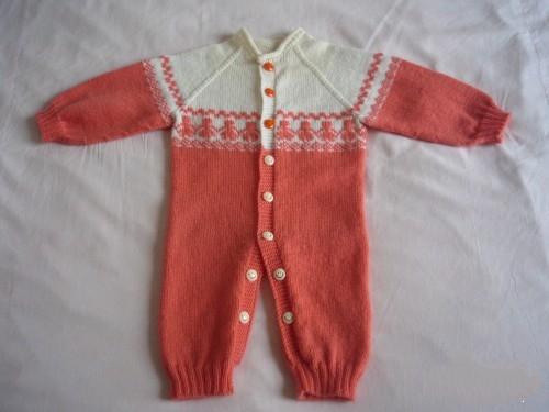 舒适美观的芭比绒婴儿开衫套装针织，附教程与图解