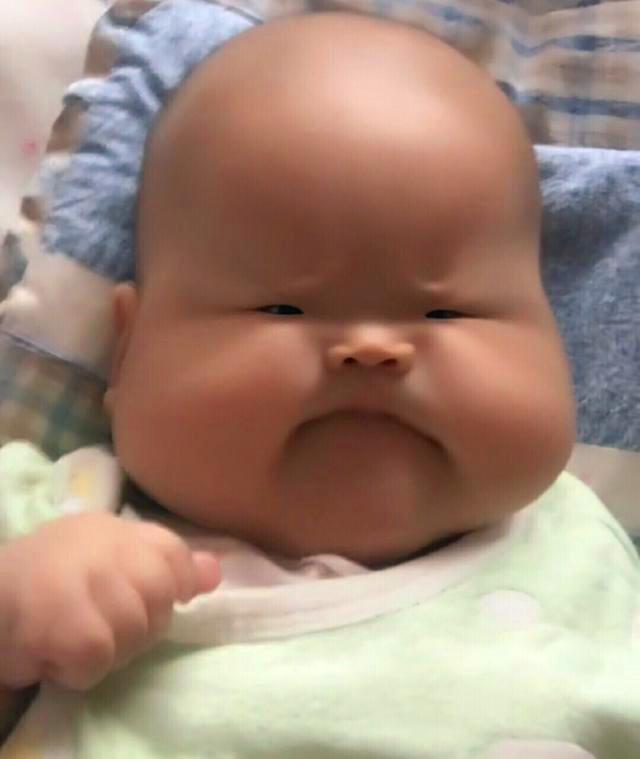 宝妈外出办事让爸爸照顾，给老婆发照片报备，一下笑喷了
