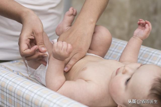 男女宝宝在洗屁屁的时候不一样的