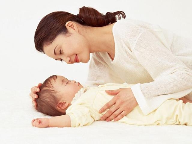 孩子睡觉时，家长尽量避免这4件事，以免影响睡眠质量，娃个不高