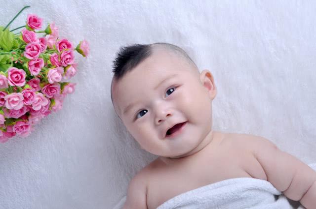 爸爸的这四种特征容易遗传给孩子，第3种最为尴尬，尤其是闺女