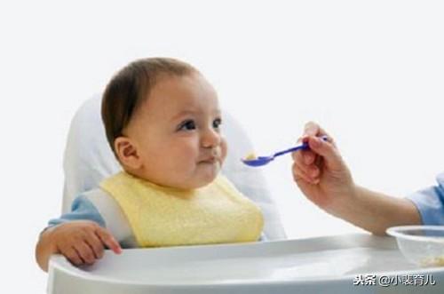 你知道给宝宝添加辅食的顺序吗？最先添加的不应该是蛋黄