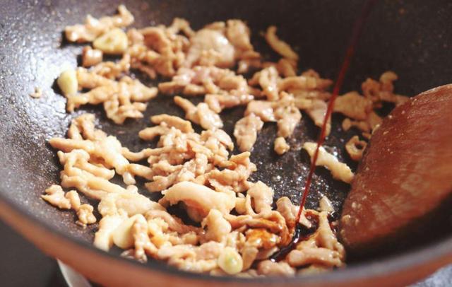 炒肉丝从不粘锅，老妈告诉我3点，记住了