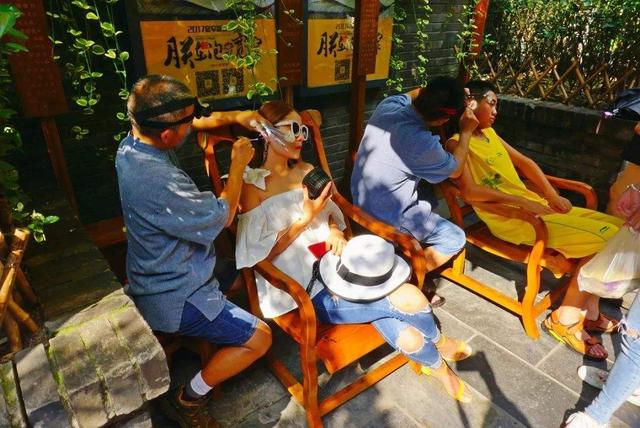 经常说这三句话的人，多半是被“穷养”大的，社交能力也会很差