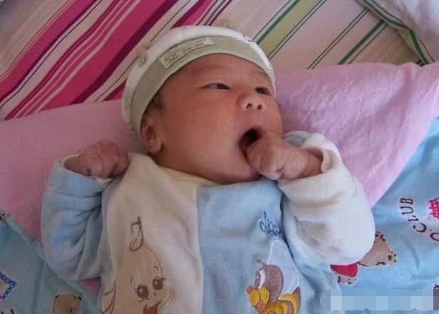 新生儿为什么总是握着小拳头？关于这个“小秘密”，妈妈要知道！