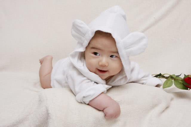 爸爸的这四种特征容易遗传给孩子，第3种最为尴尬，尤其是闺女