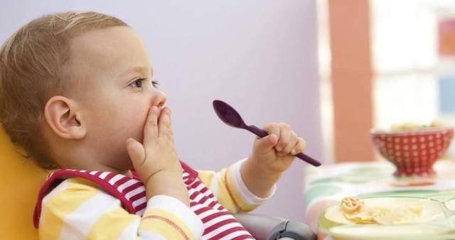 孩子不爱吃饭，别将责任推给宝宝，父母做好这四件事不再追着喂饭