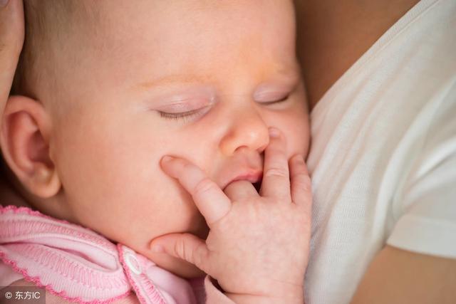 宝宝发育迟缓！都是因为父母的这个坏习惯！