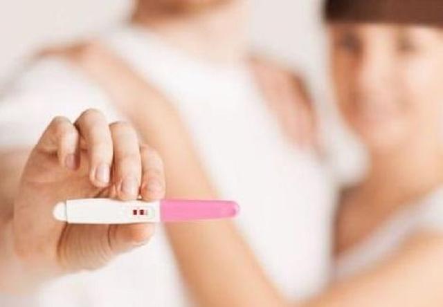 女人受孕后最快几天能测出来？另有4个信号，也会提示“中奖”了