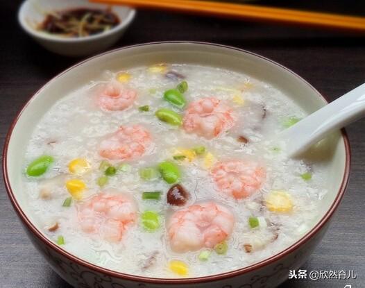 宝宝爱吃虾，这样给宝宝做虾仁粥，一次可以喝两碗