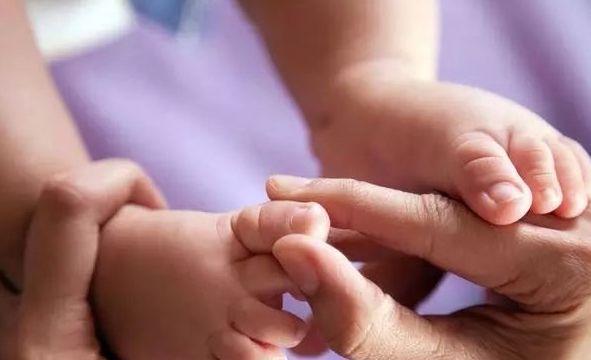 一学就会的家庭抚触按摩操，简单4步，宝宝和新手妈妈都喜欢
