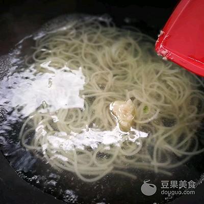 龙利鱼西兰花鸡蛋面