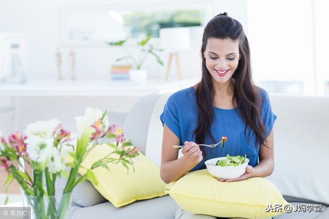 新妈妈的难题：想减肥又怕母乳营养不够，专家：这么吃没问题