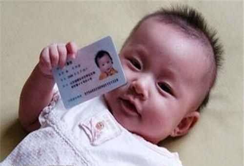 90后妈妈瞒着全家人给儿子上户口，说出名字后，被派出所拒绝