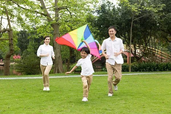 “丧偶式”育儿,立法管用吗?|3分钟速览光明日报