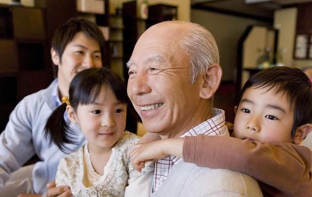 在老人眼里，孙子和外孙其实有三大不同，宝妈稍微留意就能感觉到
