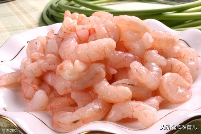 宝宝爱吃虾，这样给宝宝做虾仁粥，一次可以喝两碗