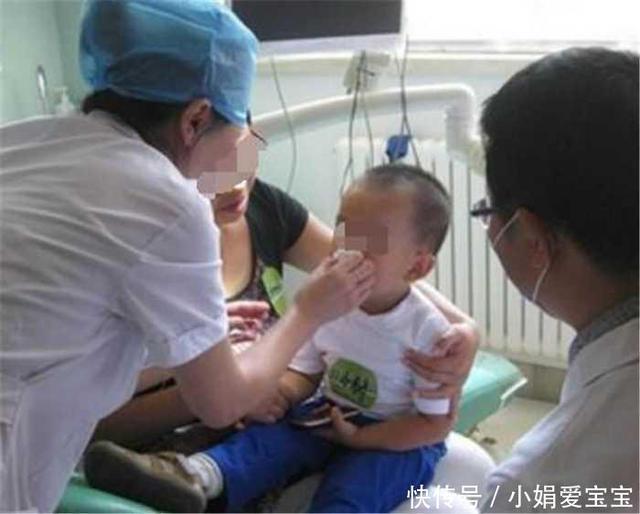 两岁孩子体重18斤，母亲起疑带去医院检查，医生悄悄报了警