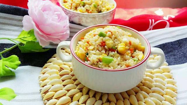 宝宝吃“大人饭”说明发育好？如果没到这个年龄，大人饭有害无益