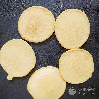 宝宝辅食-超级松软的胡萝卜蛋饼