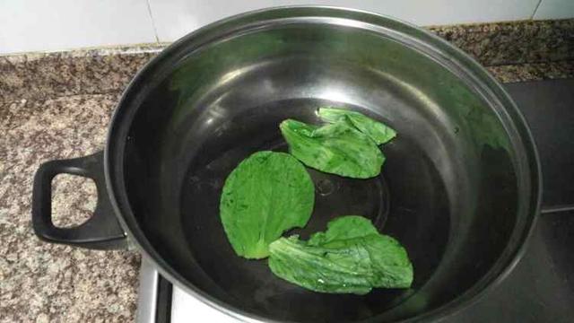蒸鸡蛋羹时，开水下锅还是冷水下锅？牢记这1点，保证香软滑嫩