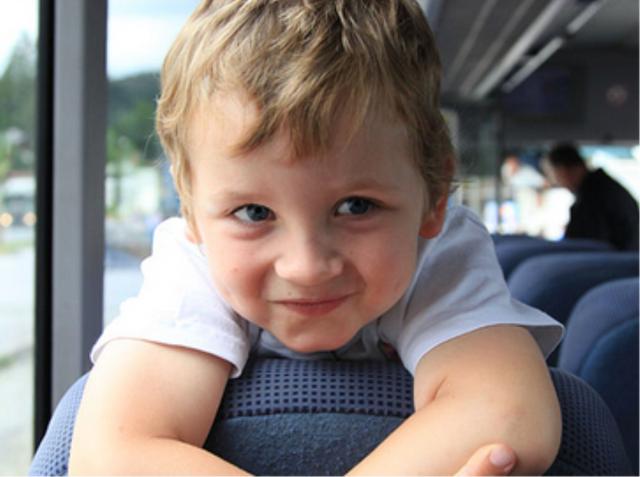 爸爸姓“秦”，爷爷给孙子取名，上学后老师都不敢点他的名字！