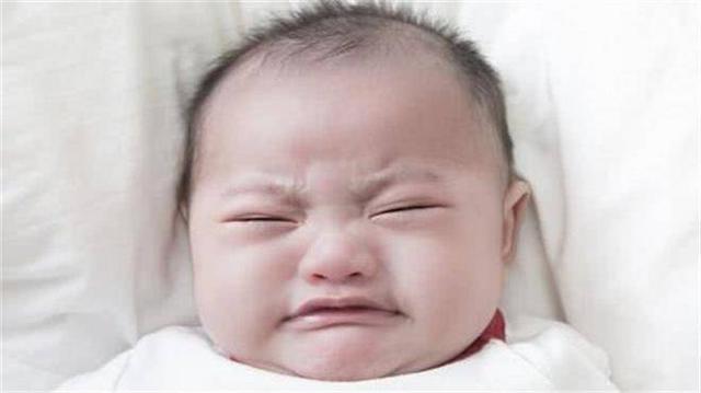 吃母乳的孩子出现这几个现象，说明他没吃饱，家长要重视