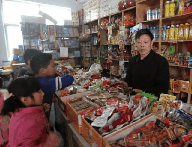 六岁男孩买天价冰激凌，妈妈去理论，却被老板教训