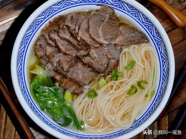 冬天早餐孩子就爱吃这个面，全身暖和又营养，大人不用早起