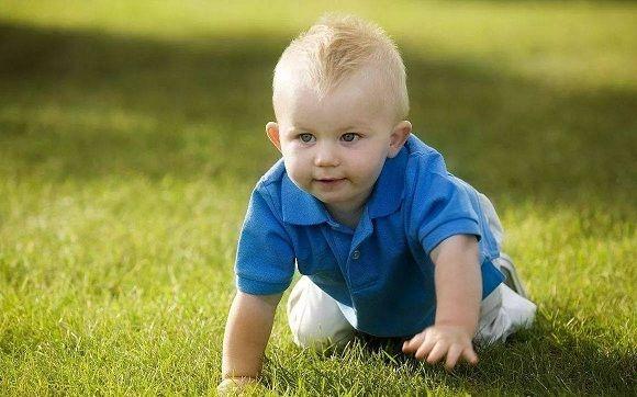 想让宝宝聪明，就多按摩宝宝的小手和小脚，这些动作宝妈要了解