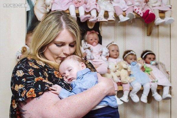 不孕女子念子心切，花钱买了很多仿真娃娃，现在是41个孩子的妈
