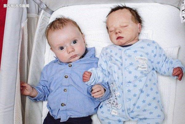 不孕女子念子心切，花钱买了很多仿真娃娃，现在是41个孩子的妈