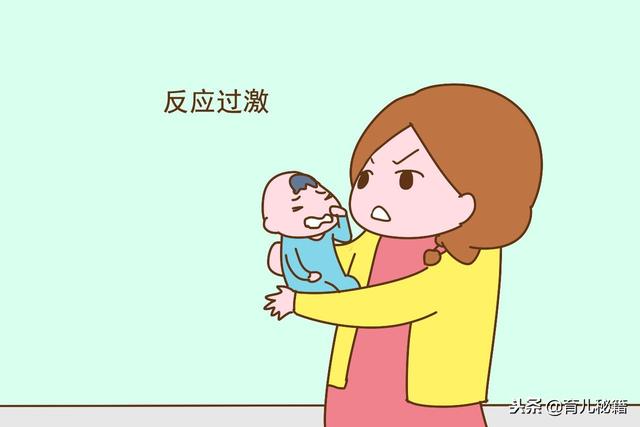 这个年龄的宝宝打人很正常，家长的错误反应会让孩子很受伤