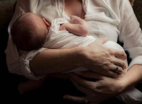 为什么越来越多的妈妈放弃了母乳喂养？看到原因好无奈