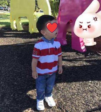 幼儿园儿子被别的孩子欺负，老师只看见还手却教训我家娃，咋办？