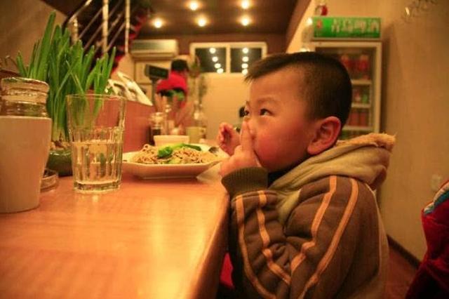 晚上不要让孩子做这三件事,吃不好会影响长高,家长要约束