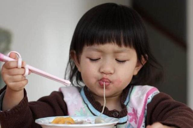 晚上不要让孩子做这三件事,吃不好会影响长高,家长要约束