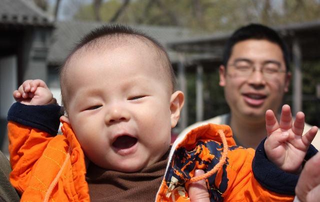 你家宝宝第一次抱出门，是在什么时候？早于这个时间会伤害他们哦