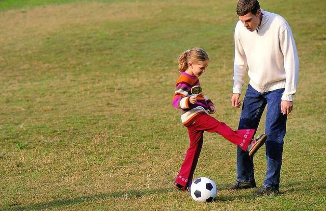 老人盼孙子宝爸却盼女儿？几种要女儿的理由都很现实，老人不懂