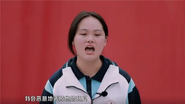 18岁女孩因为讨厌弟弟，做出桩桩“恶行”，妈妈表示：不怪她！