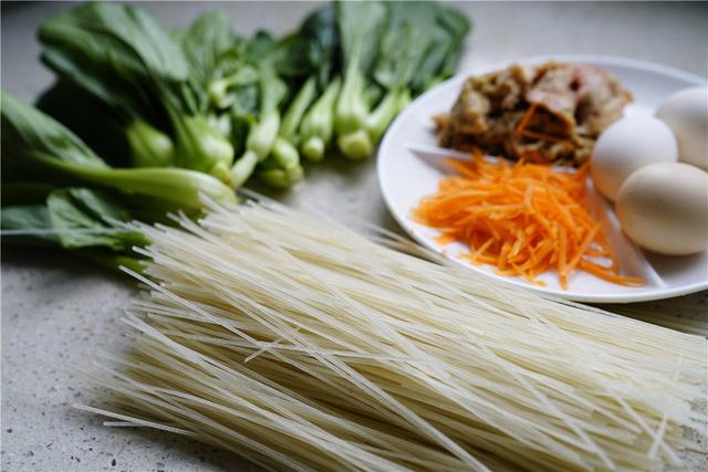 青菜和它是绝配，做成早餐面，营养美味，提高免疫力，孩子最爱吃