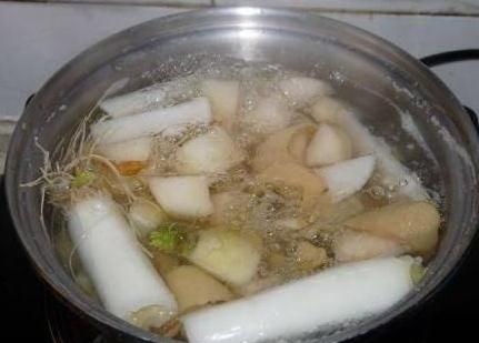 孩子冬天总咳嗽，用它蒸一碗水，止咳还促消化，不妨一试！