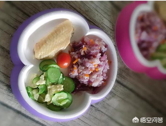 十个月宝宝的辅食应该怎么样做，一天几顿？
