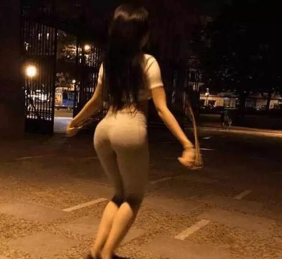 驭夫术！凭什么让痴迷代孕的C罗 赋予密臀娜怀孕的特权？