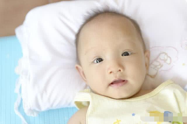 若宝宝身上有这2个特征，爸妈偷着乐吧，这是来向你“报恩”呢！