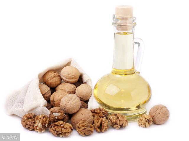 你正在给宝宝的辅食选1款食用油吗？分享给你我整理的挑选指南！