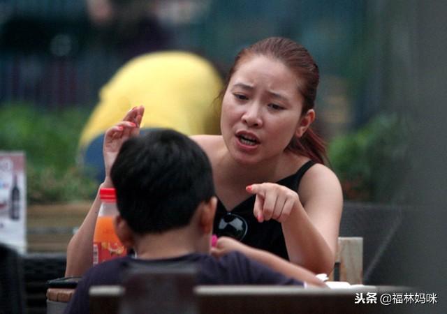 孩子在公共场合大吵大闹？机智的家长用这4招，轻松化解尴尬