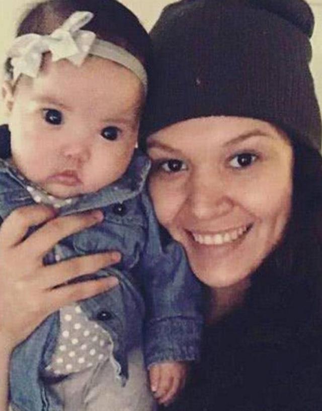 2岁女孩天生自带美瞳，一双超大眼睛，妈妈却担心被其他孩子嘲笑
