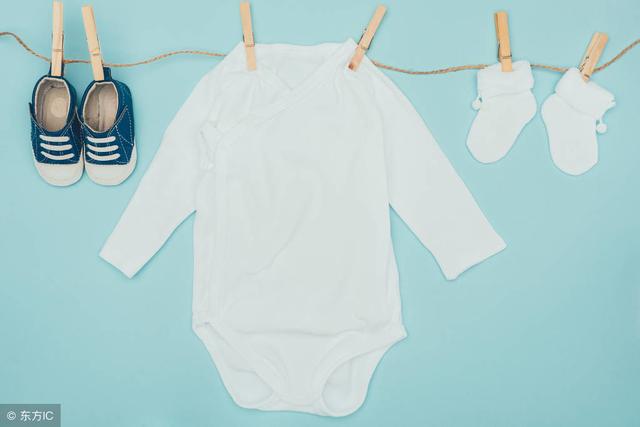 冬天生宝宝，给婴儿带连体衣进产房还是带分体衣进产房比较好？